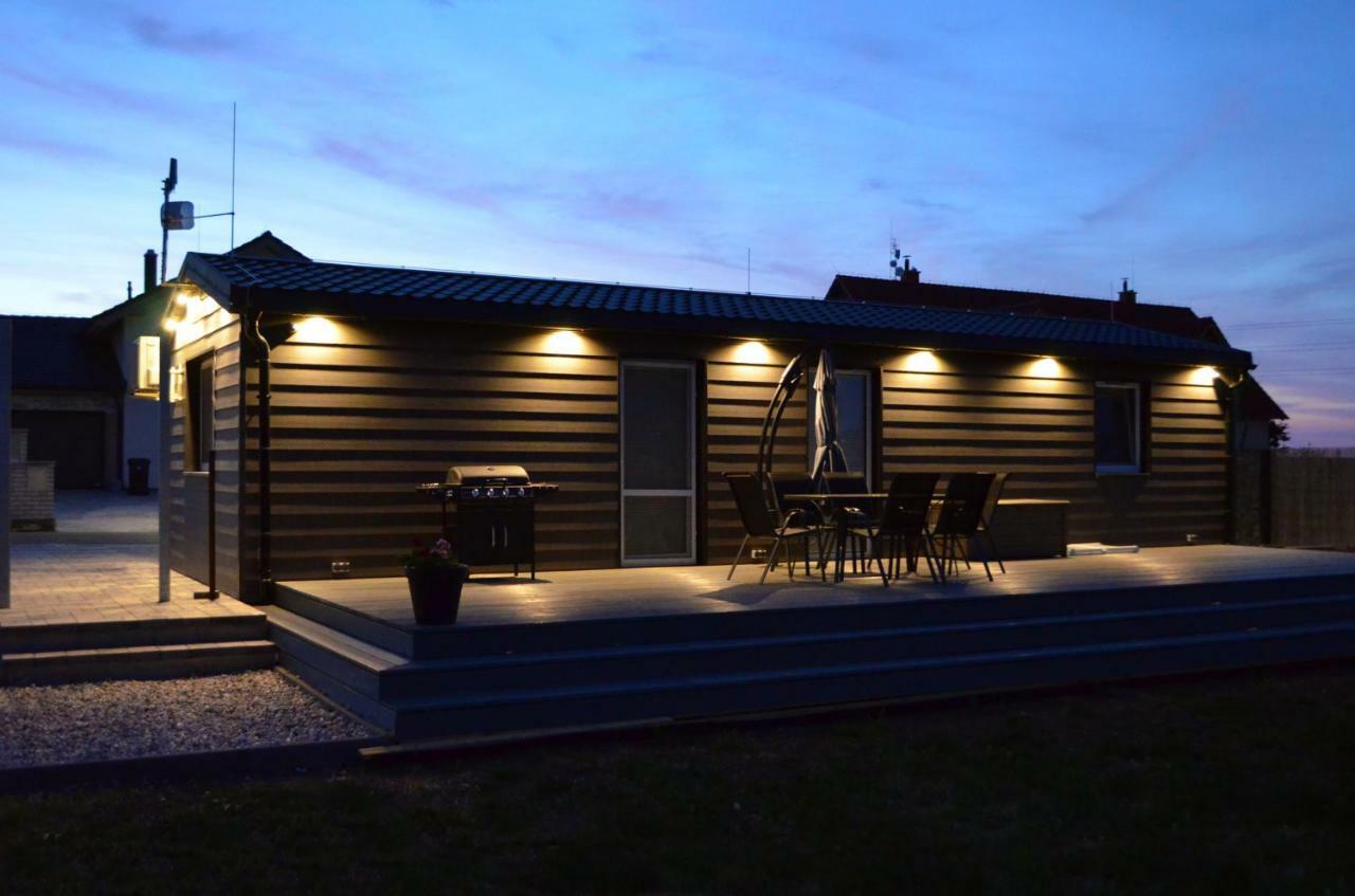 Villa Domecek U Prahy Nupaky Exterior foto